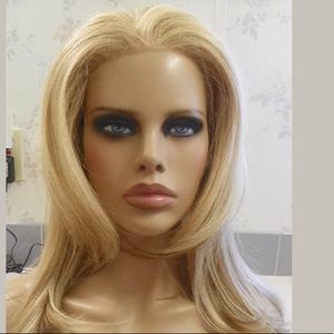 Meet your Posher, Synthia